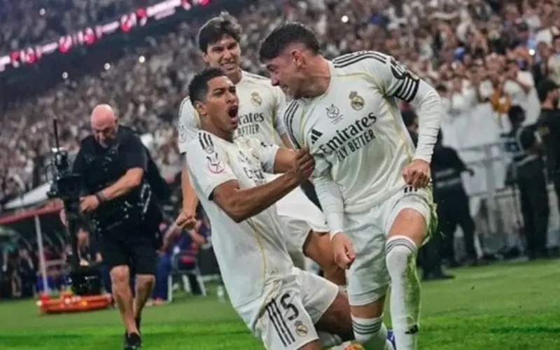 قالب موعد.. توقيت صدام ريال مدريد وفياريال في الدوري الإسباني وترددات البث الناقلة